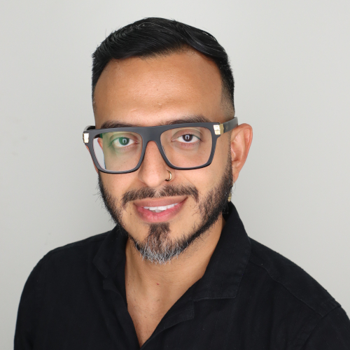 Image of Moises Castillo, the owner and tutor of Clear Skies. 